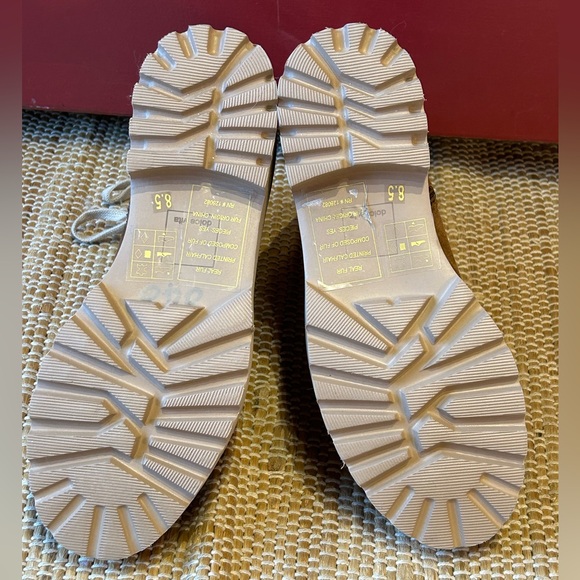 NWOT DOLCE VITA s8.5 suede boots-a few studs around sole missing-see last pic - Picture 9 of 10